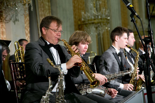 Butman plays during the concert. Butman plays during the concert.
